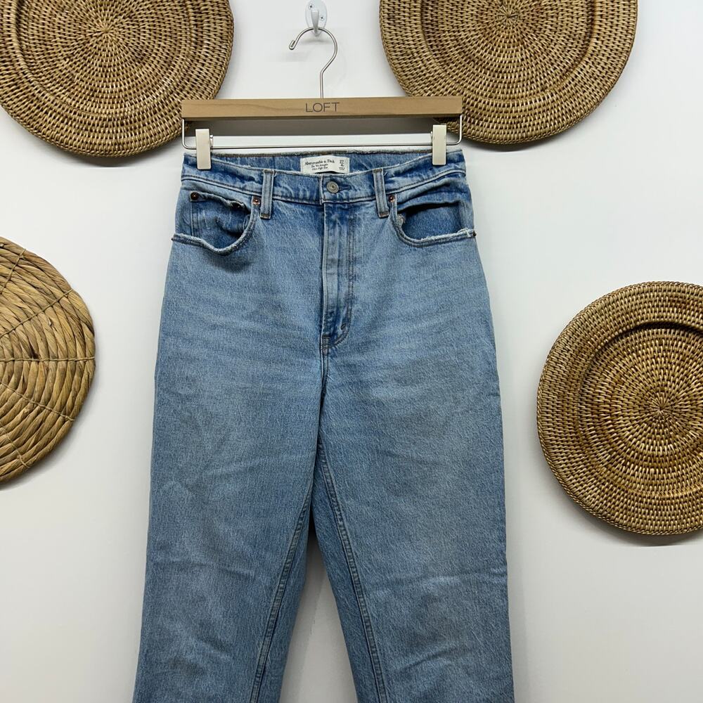 Abercrombie Curve Love 90s Straight Ultra High Rise Jeans 27/4 Slit High Waist - Picture 3 of 6